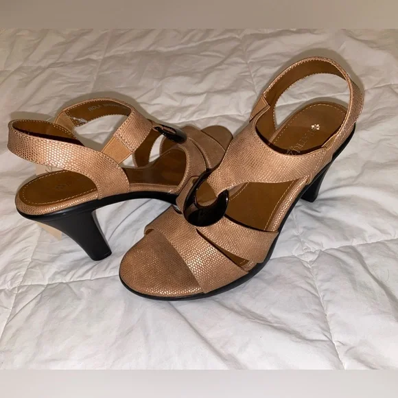 Mariza Women's Tan Heels - Picture 2 of 4